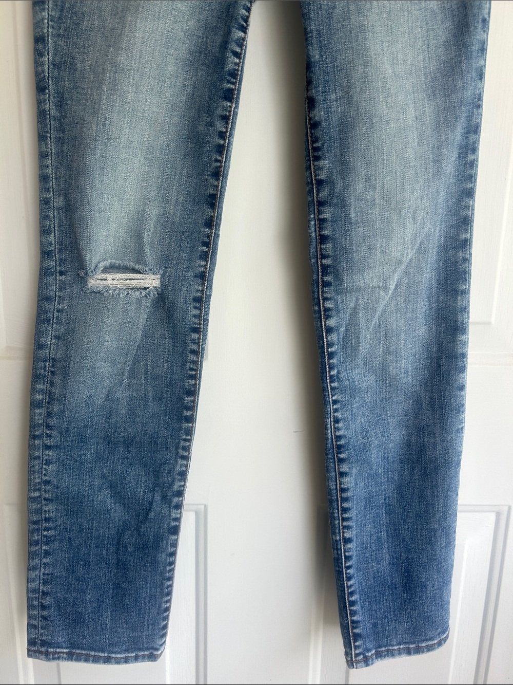 Kut From The Kloth Catherine Boyfriend Distressed Skinny Jeans - Picture 7 of 10